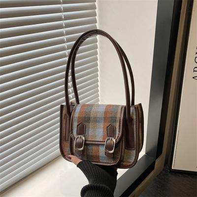 Podzimní vlněná kostka 2025 jednoduchá nová korejská verze trendy retro ležérní jednoramenná přenosná podpažní malá čtvercová taška žena