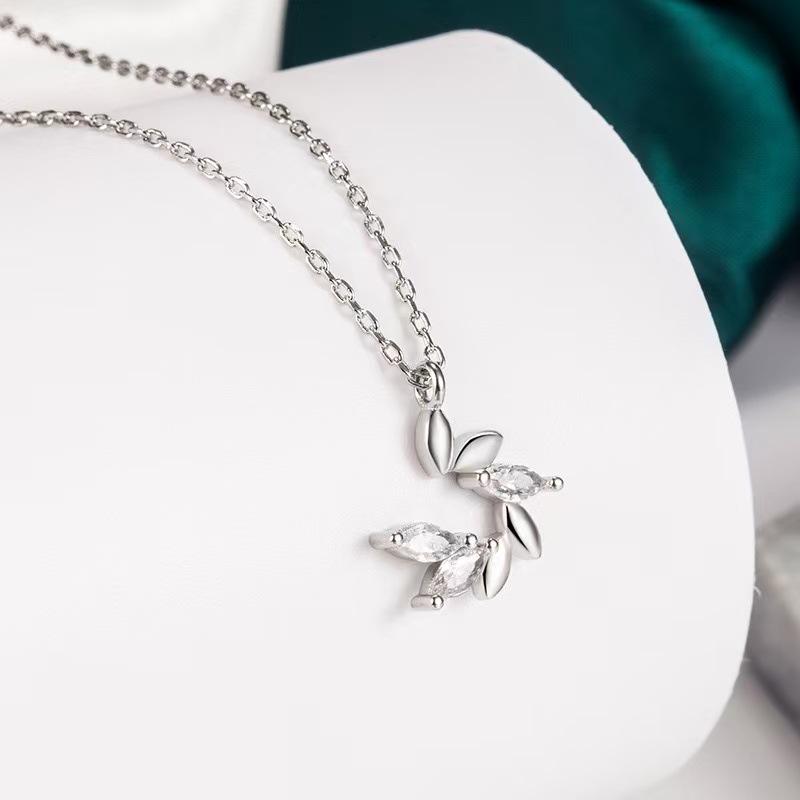 The Little Prince Wheat Ear Necklace - Light Luxury Fashion Collarbone Chain Gift for Girlfriend or Best Friend.