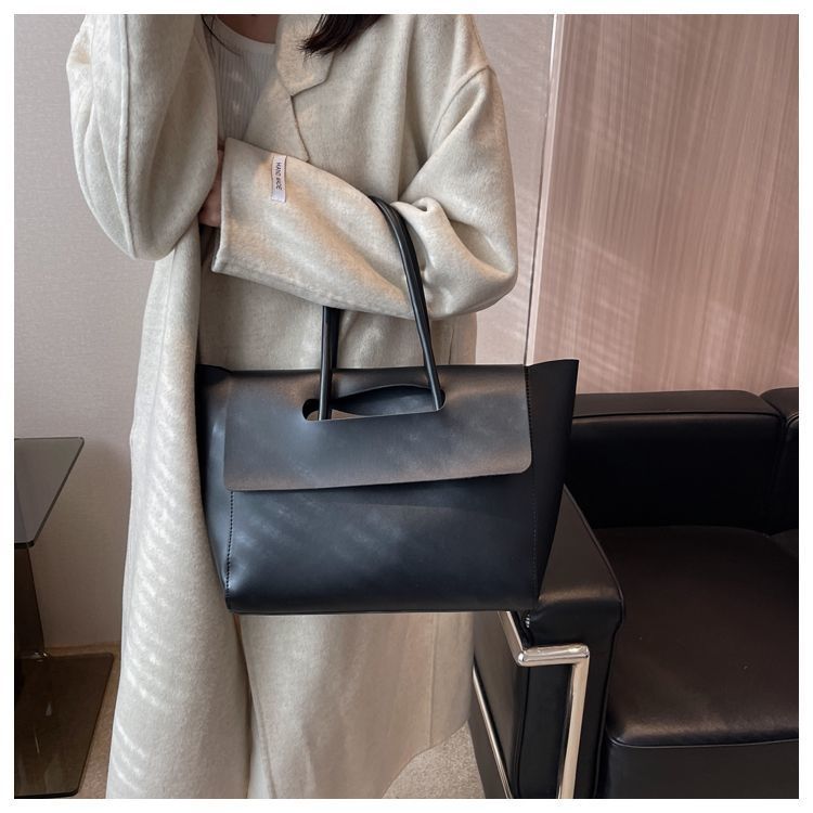 High-end large bag women's bag, new trendy Korean version large-capacity handbag, autumn and winter retro commuter tote bag