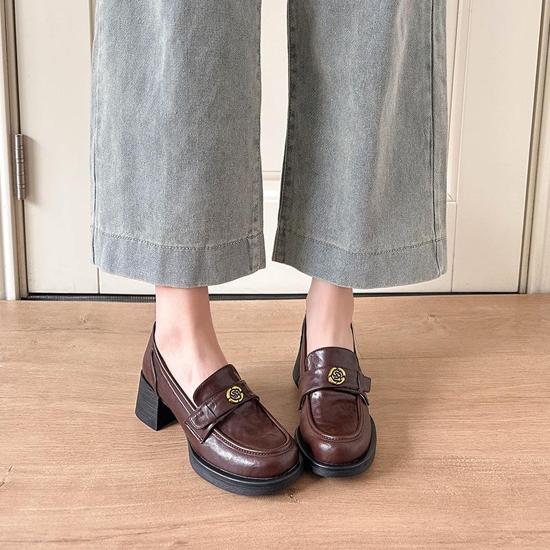 Leather camellia one-pedal loafers women's 2025 new retro small leather shoes commuter thick high heel round head single shoes