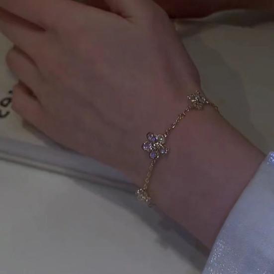 Yousheng Women Bracelet, Flower Design Bracelet with Claw-Setting Cubic Zirconia Inlaid, Lightweight Wristband for Jewelry Gift