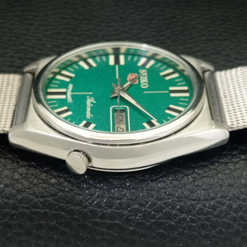 JAPAN VINTAGE SEIKO 5 AUTOMATIC 7009A MENS GREEN COLOR DIAL WATCH A703048-1 R212-a703048