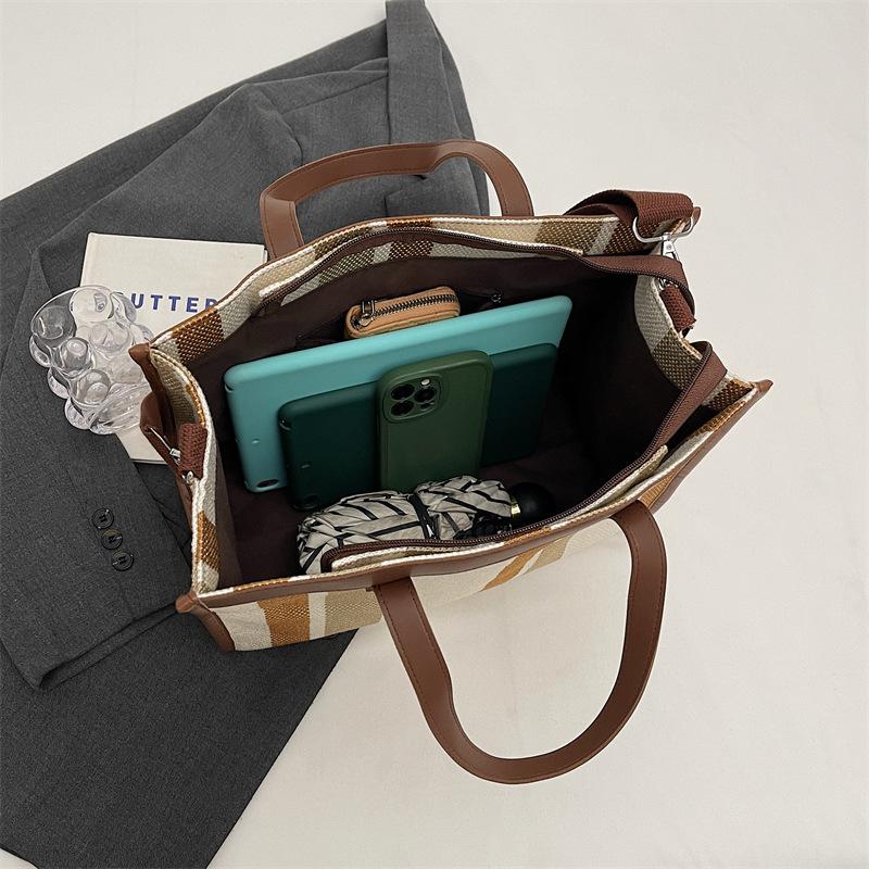 Canvas bag women's large capacity 2025 new contrasting color shoulder bag cloth bag college student class bag tote bag