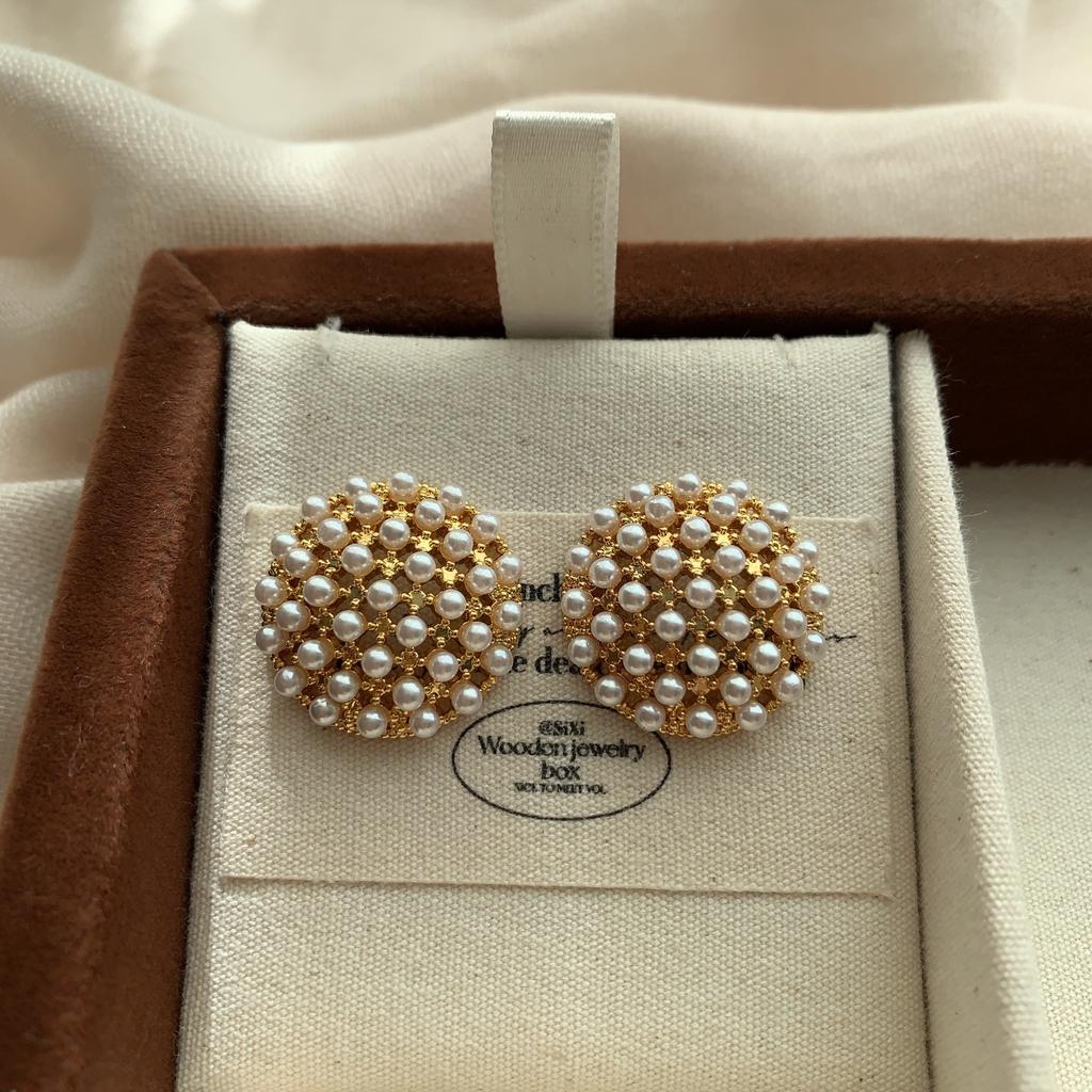 Round Dense Arrangement of Small Pearl Stud Earrings, Retro Bead Embroidery, Fashionable, Exquisite, Elegant and Ceremonial, Niche Earrings