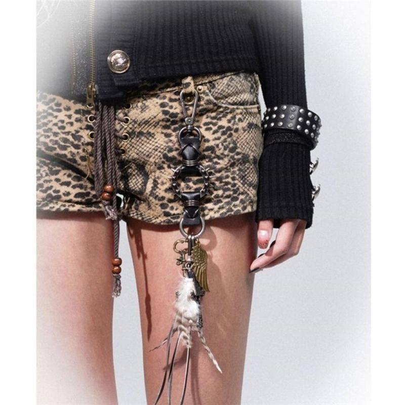 Portachiavi Piuma di Pelle e Crocifisso Ciondolo in Lega Accessorio Moda Articolo Ottimo per Viaggio Regalo Decorazione