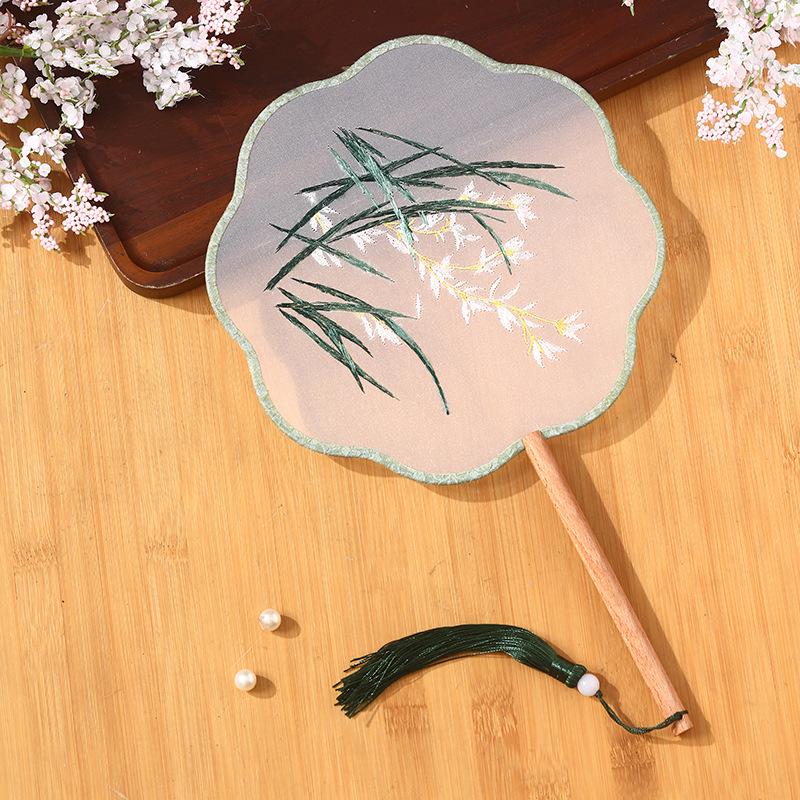 Double-Sided Suzhou Embroidery Round Fan: Ancient Chinese Style for Hanfu and Cheongsam, Perfect for Children's Dance.