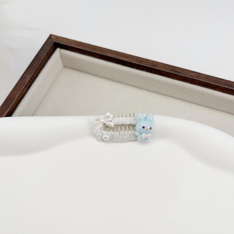 

Exquisite Pet Hair Clip with Bow and Pearl for Maltese Dogs and Cats 2.3cm (Stainless Steel Clip) синій