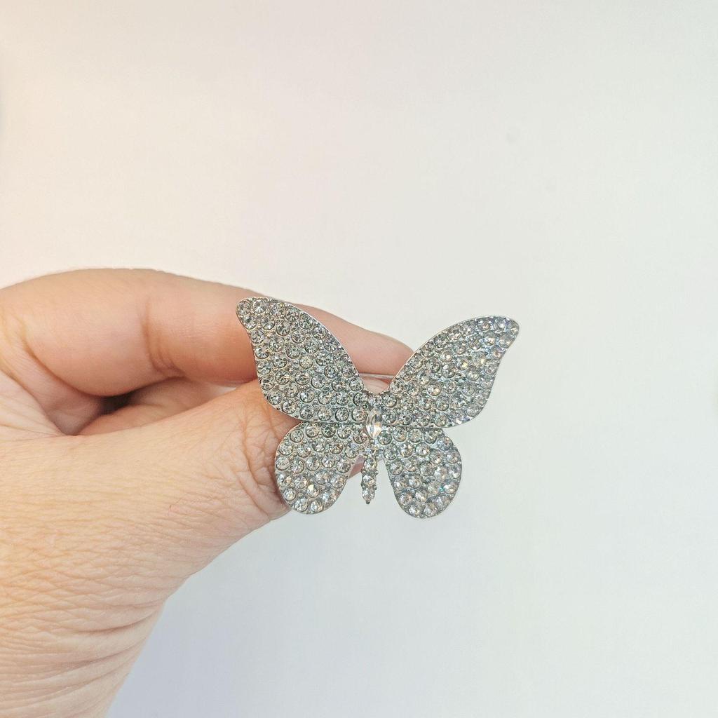 Elegant Pearl Tulip Brooch - Simple and Sophisticated Clothing Accessory