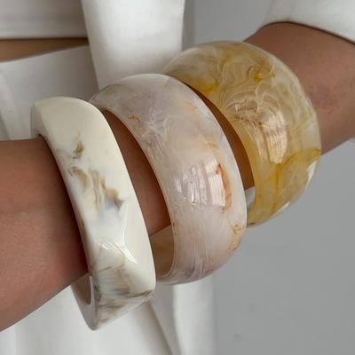 Ingemark 3 Stile Elegantes Beiges Harz Armreif für Damen am Handgelenk Neuer Mode-Statement Boho Charm Armbänder Täglicher Schmuck Geschenk