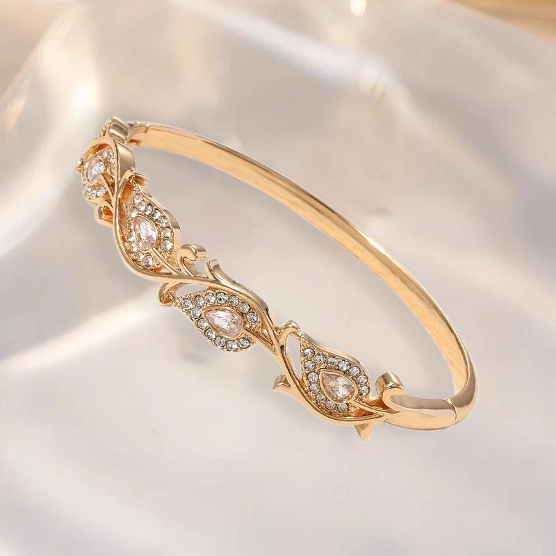 

Элегантный Браслет с Листьями и Бриллиантами: Женская роскошная мода для универсального повседневного ношения золотой