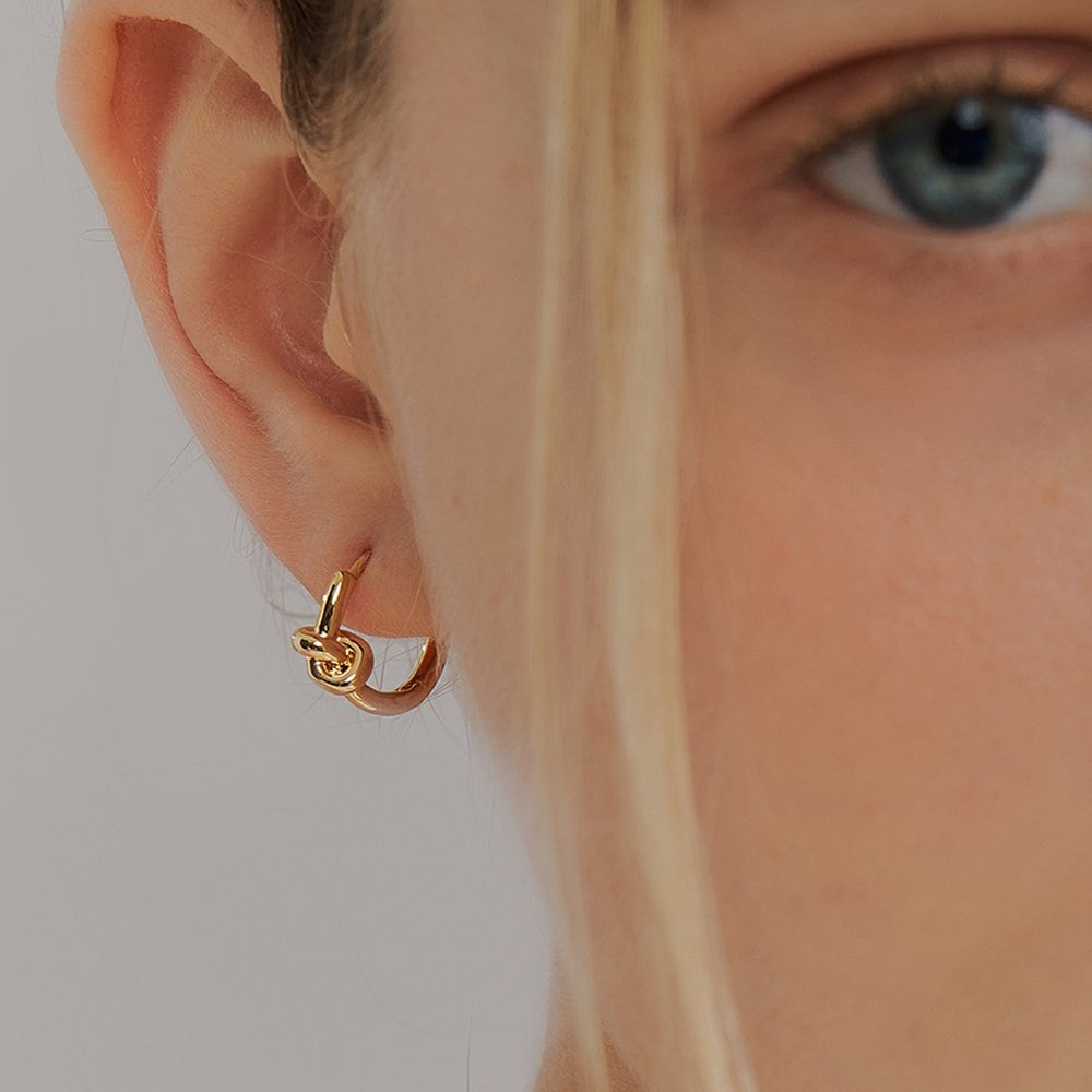 [Worn by Kwon Eun-bi, Kim Nam-joo, Taeyeon, aespa's Ningning, Twice's Jihyo, and Apink's Yoon Bomi] Knot One-Touch Earring