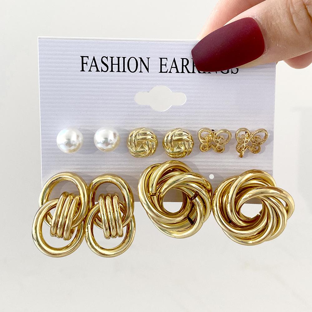 1Set of Retro and Exaggerated Heart-shaped Stud Earrings with Twisted Twisted Patterns, Fashionable and Elegant Women's Earrings