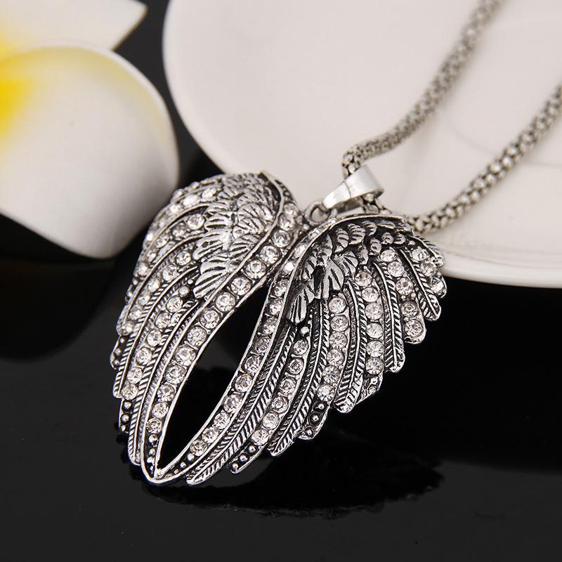 European and American alloy retro diamond-encrusted necklace, peach heart wing necklace with jewelry, long sweater chain for women