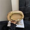 1 Stück Luxus-Umhängetasche Z-Stil Clutch-Tasche Abendtasche Speziell geformte Metallketten-Details Dekorative Kastenform-Kleine Quadratische Tasche