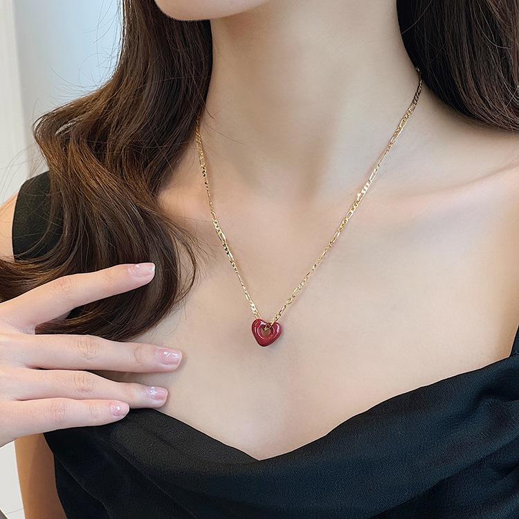 Titanium Steel Simple Retro Enamel Heart Necklace Fashionable Commuter Three-Dimensional Love Pendant Stainless Steel Collarbone Chain