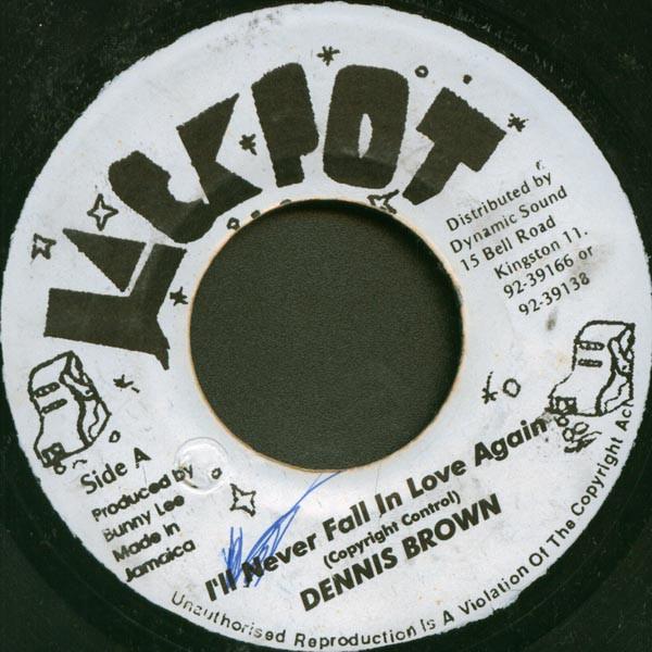 

7-дюймовая пластинка ДЕННИС БРАУН - Я никогда больше не влюблюсь НИКАКОЙ Jackpot - Ямайка Регги, Ска и Даб Б/У