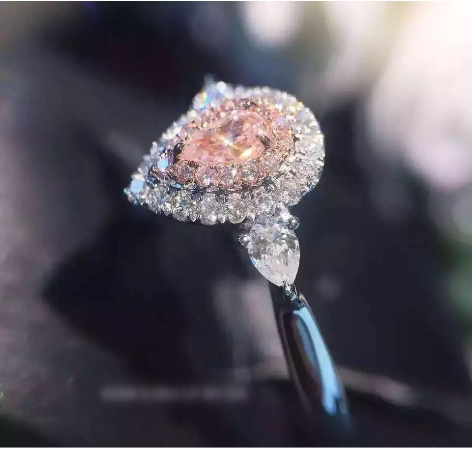 Bague de Fiançailles Élégante en Diamant Rose avec un Design Classique en Forme de Goutte d'Eau pour Femmes