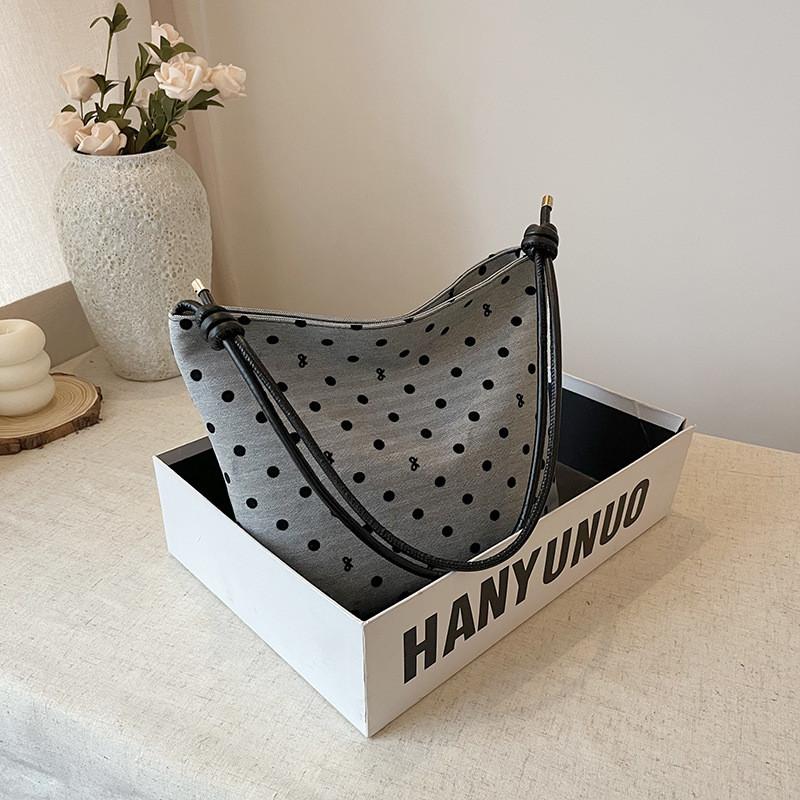 Stylish And Chic Bucket Bag For Women With Unique Design In Fashionable Colors And Patterns