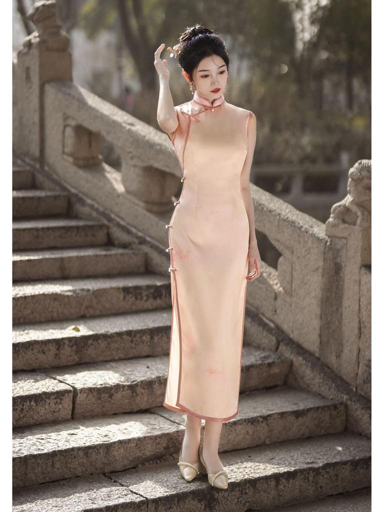 2024 Summer Young Elegant Sleeveless Cheongsam: Modern Literary Style