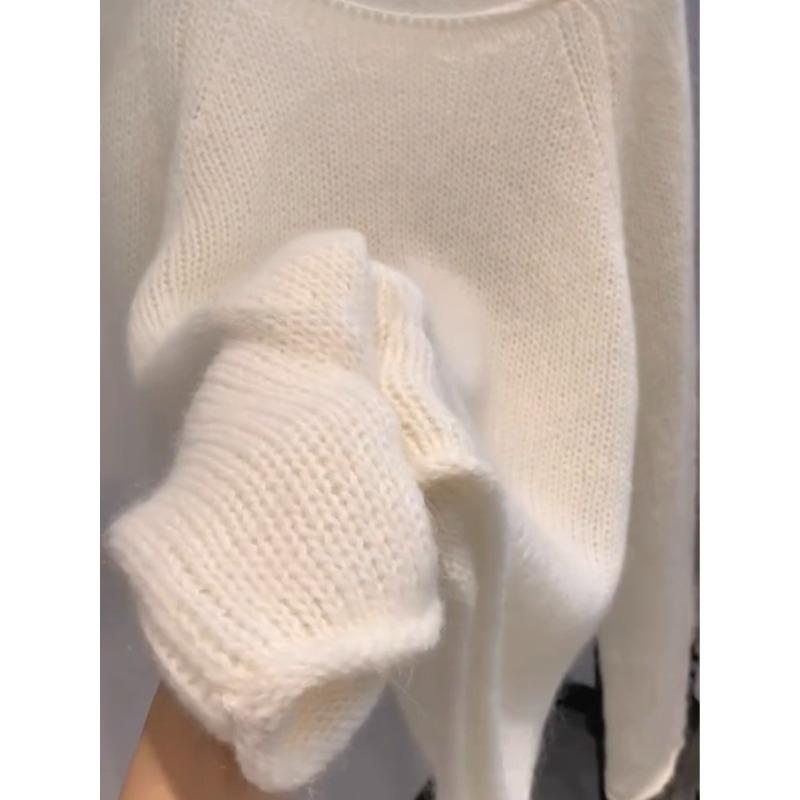 Close your eyes! Invincible gentle white~ White sweater crew neck knitted sweater for women