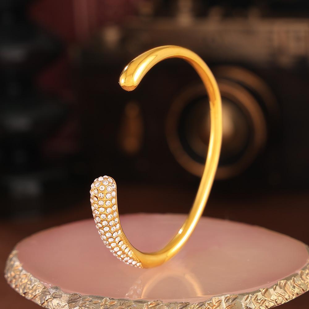 

Micro-inlaid Zircon Opening Bracelet Fashion Design High-end Titanium Steel Plated 18k Gold Jewelry