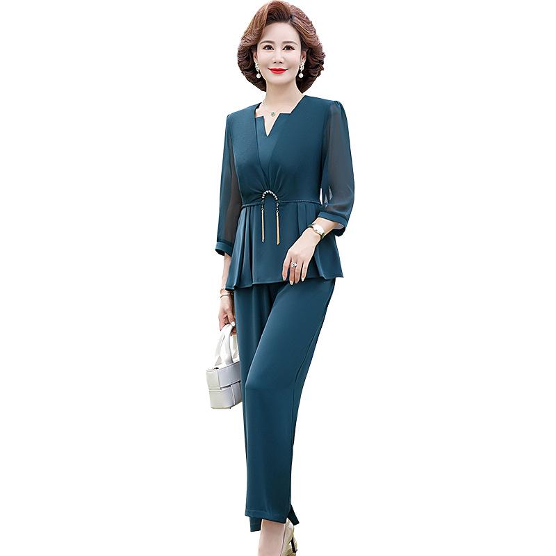 Elegant Spring Suit: Stylish Two-Piece Top Set for Middle-Aged and Elderly Women