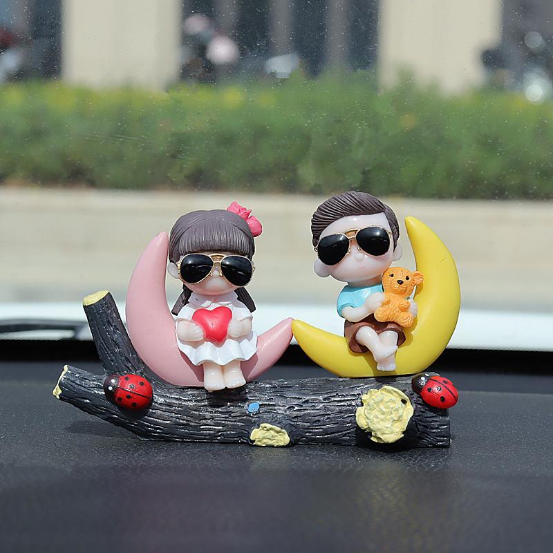 New Cute Couples Car Ornaments Tree Branch Figure Figurines Decorations Automotive Interior Dashboard Decor Accessories