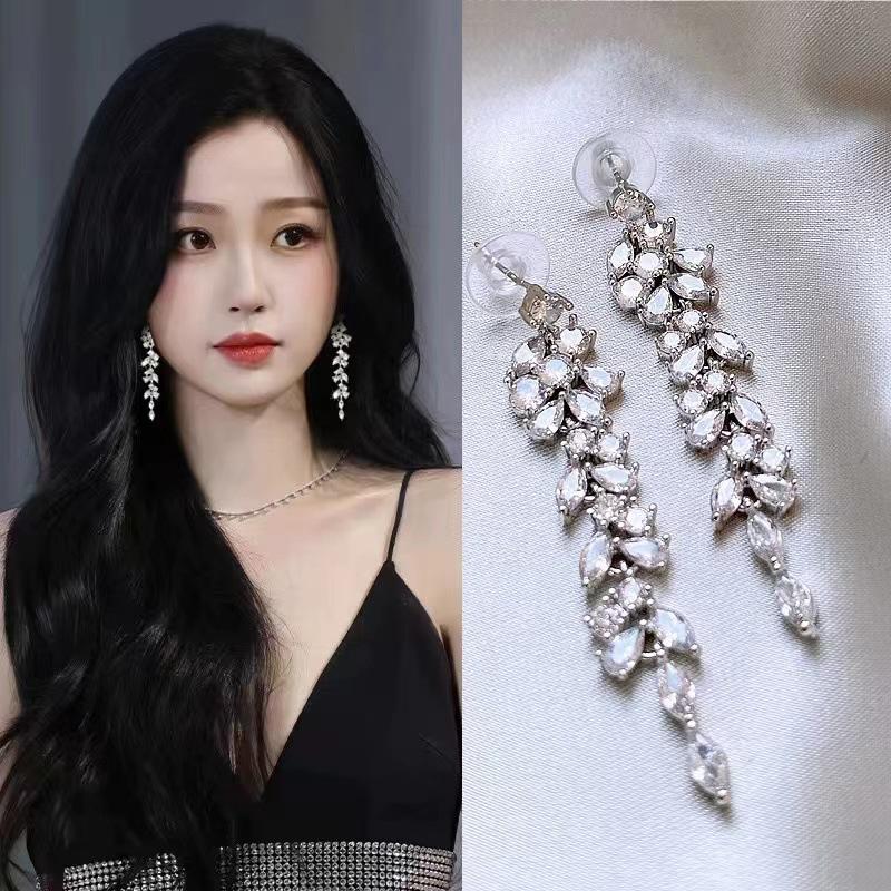 

Elegant Zircon Tassel Earrings: Women s High-End Drop Earrings, Unique Stud Design, 2023 Hot Style.