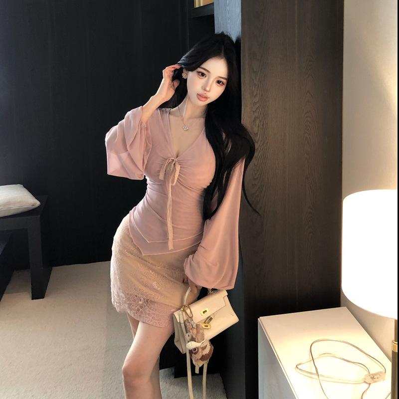 Pink slim strap v-neck long-sleeved T-shirt women's autumn pure desire suit lace splicing hip skirt two-piece set
