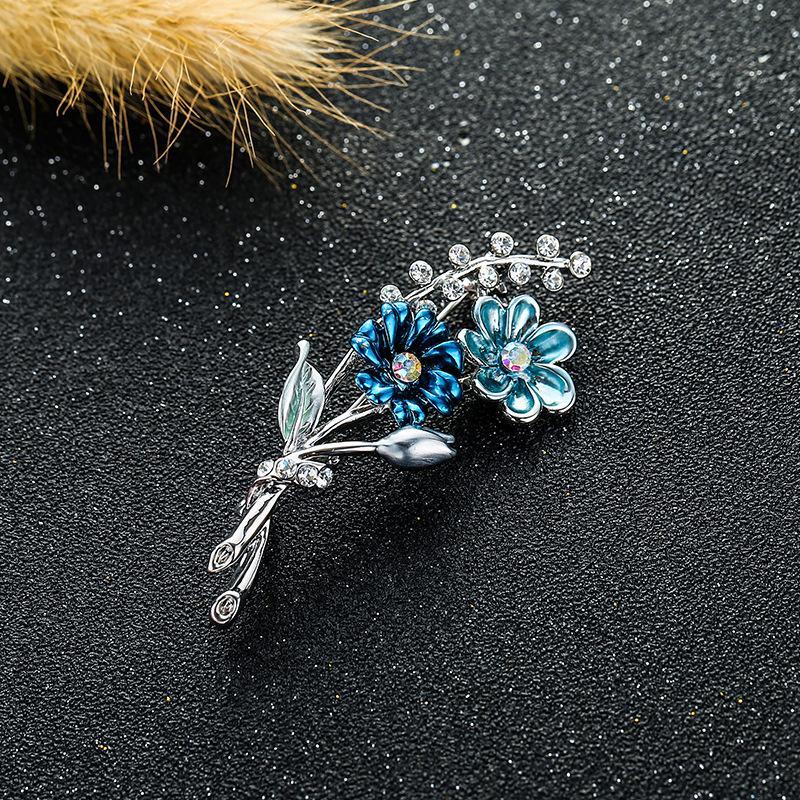 Exquisite Korean Floral Brooch: Versatile, Niche Design Pin with Oil Drop Accents for Women