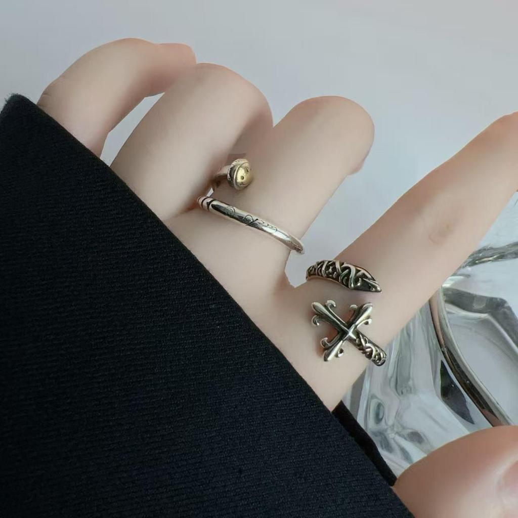 2025 Trendiger Smiley Kreuz Retro Ring für Herren & Damen: Kupferversilbert, Vielseitiger Paarschmuck
