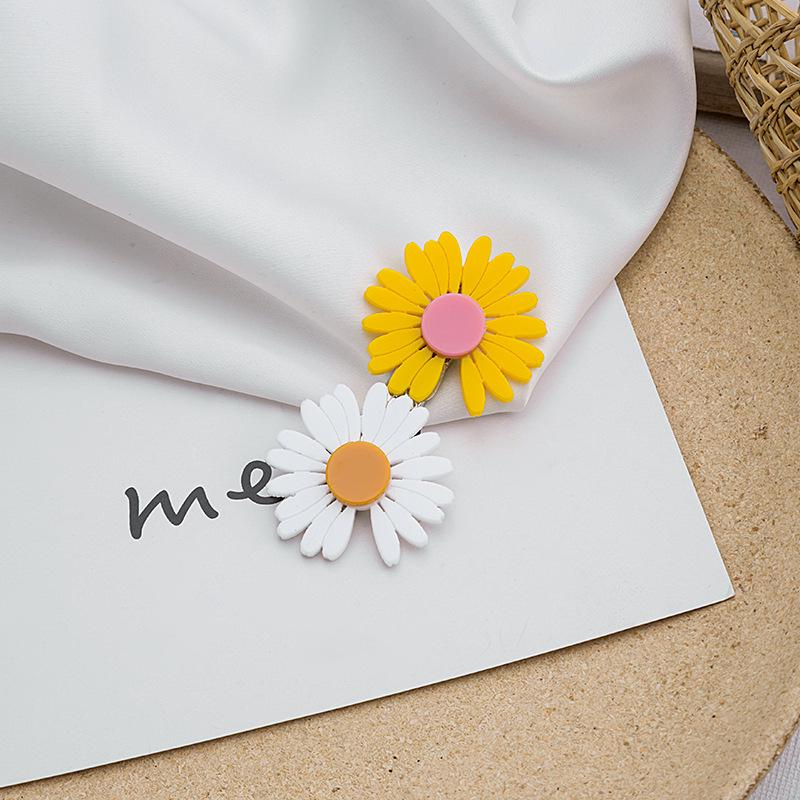 Clips de păr nou de primăvară/vară coreean cu margarete colorblock: Clips de păr proaspăt stil Hyuna cu cioc de rață și clips de sus