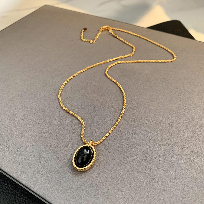 Vintage Black Agate Natural White Fritillary Earrings Necklace Femininity Clavicle Chain Silver Needle Earrings