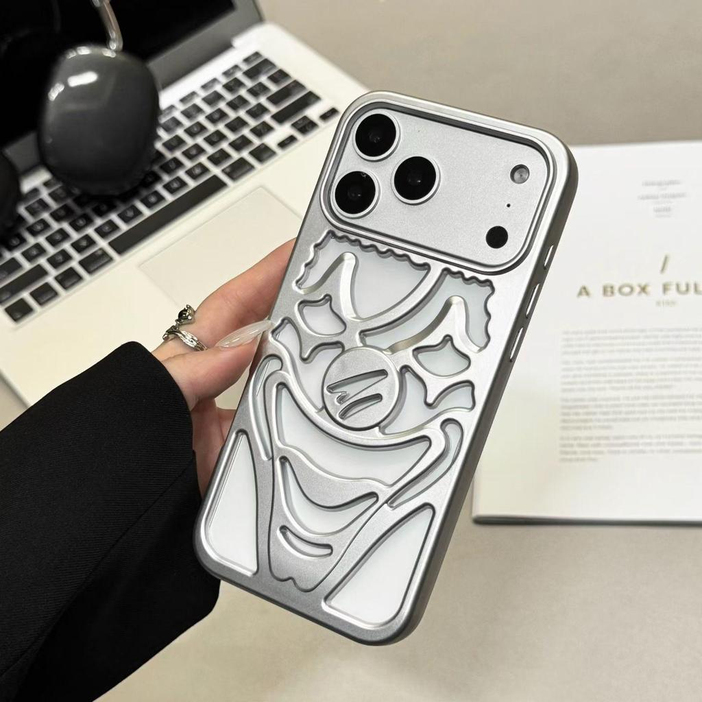 Premium Frosted Galvanisiert Joker Hohl Handyhülle für iPhone 17 Pro Max