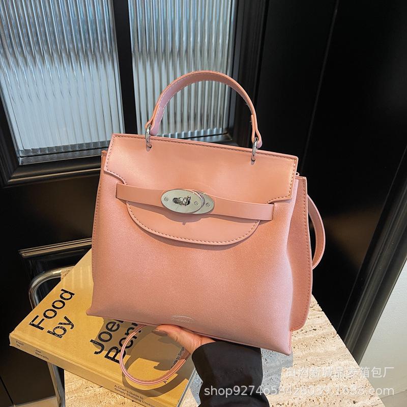 

Bags Women s Autumn and Winter Handbags 2025 New Fashion Frosted Platinum Bags Niche Premium Shoulder Messenger Bags рожевий