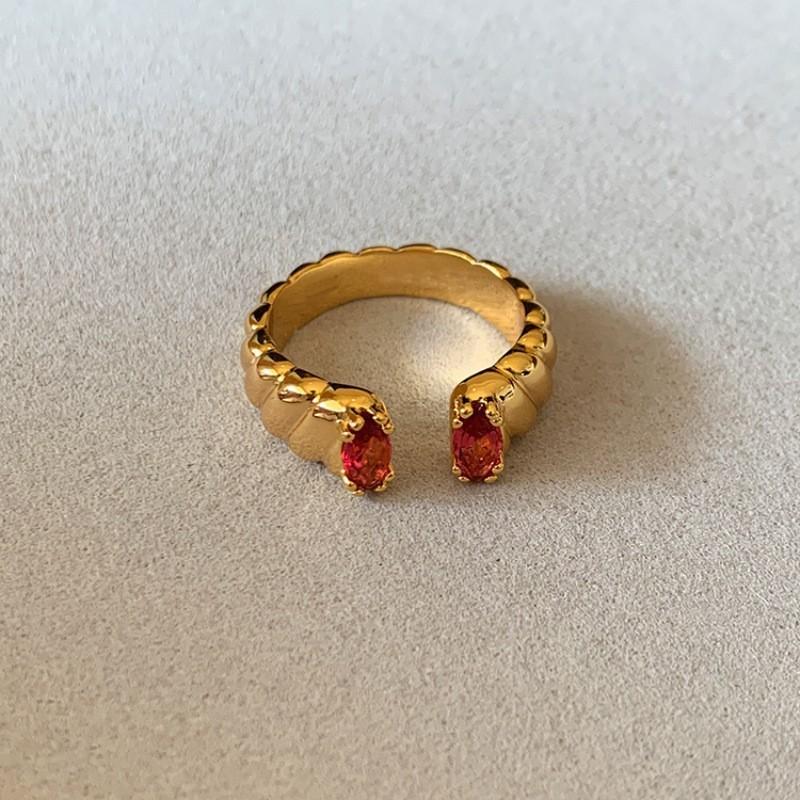 Copper Contemporary Vintage Ring For Women With Luxurious Gold Finish And Dazzling Geometric Diamond Detailing