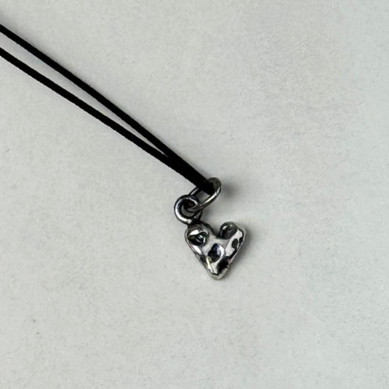 TO.STONE Mellow Heart Necklace, oil painting (black string)