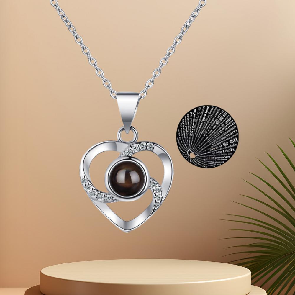 

Популярный 100 языков кулон Сердце Цепочка на ключицу Модные ювелирные изделия высокого класса Проекция любви Женщины