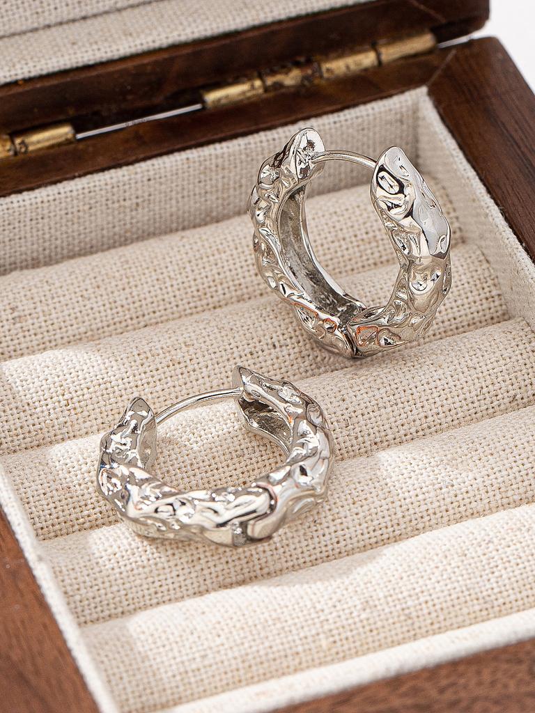 Simple smooth irregular ear buckle versatile light luxury temperament trendy earrings