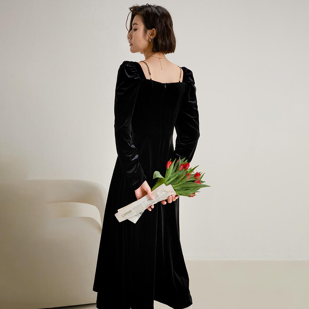 Laengsseon Ls_Elegance Golden Sling Velvet Dress