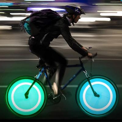 2 Piezas Tapa de Válvula de Neumático de Rayo de Rueda para Bicicleta Bicicleta Motocicleta Coche Forma de Calavera de Gema Lámpara Bombilla LED Neón Polícromo
