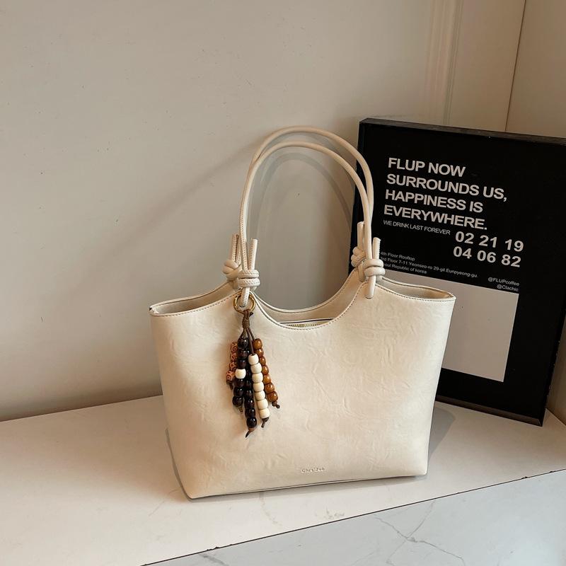 Retro High-appeal Underarm Bag, Large-capacity Commuter Bag, Simple Single-shoulder Tote Bag