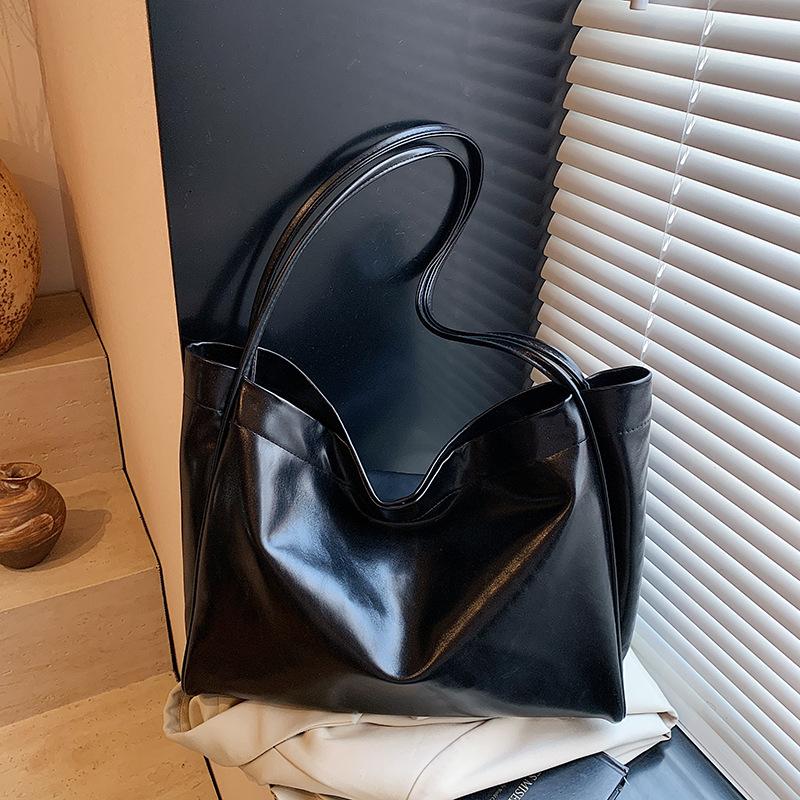 Large capacity underarm bag women's new small fresh shoulder bag fashionable dopamine commuter tote bag