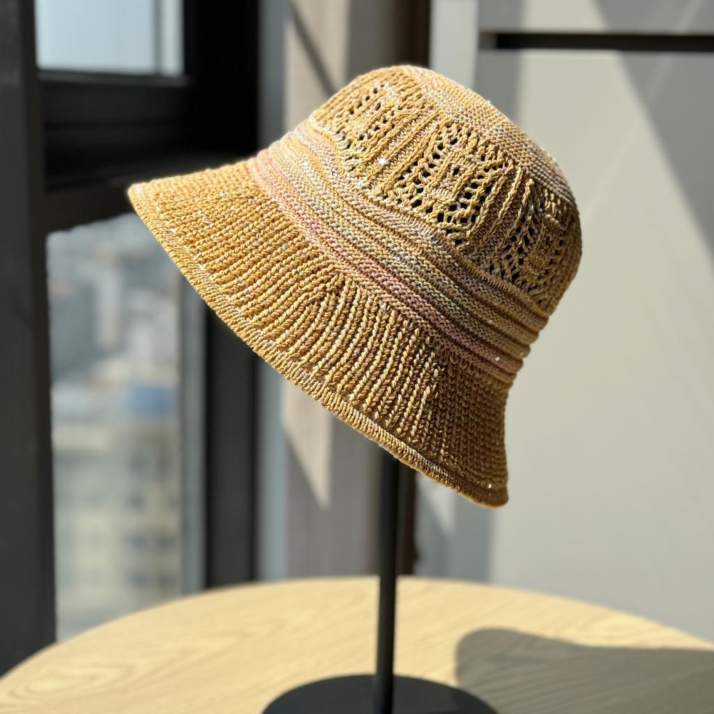New summer fisherman hat for women, colorful hollowed-out sun hat for seaside vacations, face-flattering small woven bucket hat, foldable