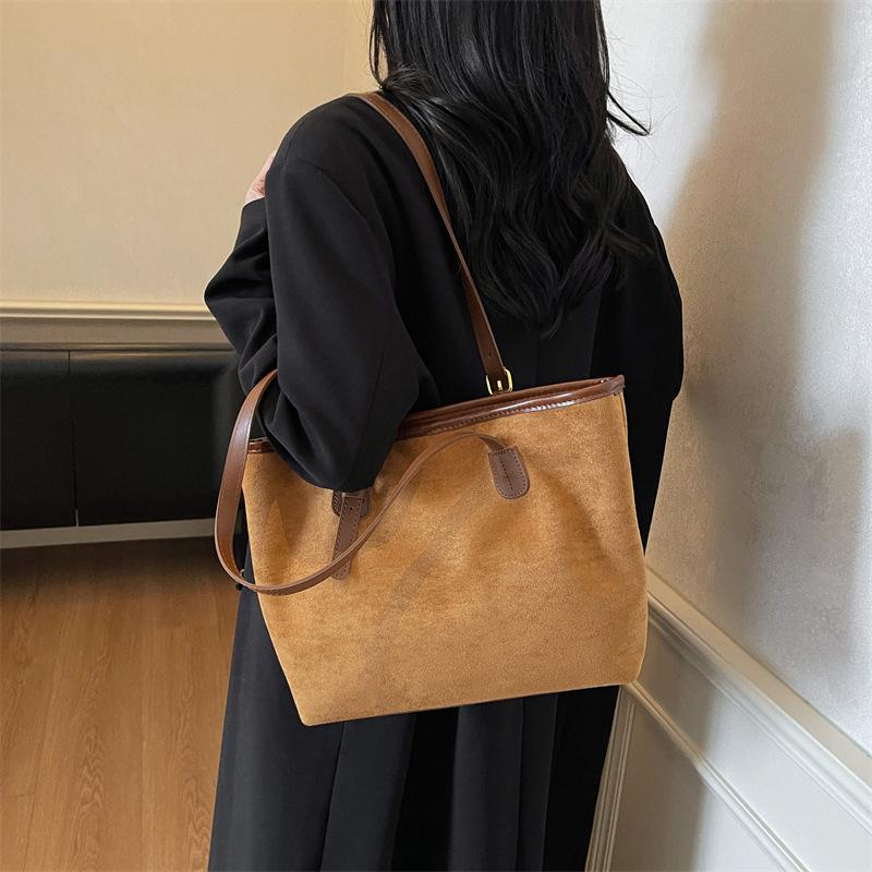 Retro bag women's large capacity 2025 new autumn and winter suede shoulder shopping bag premium commuter tote bag