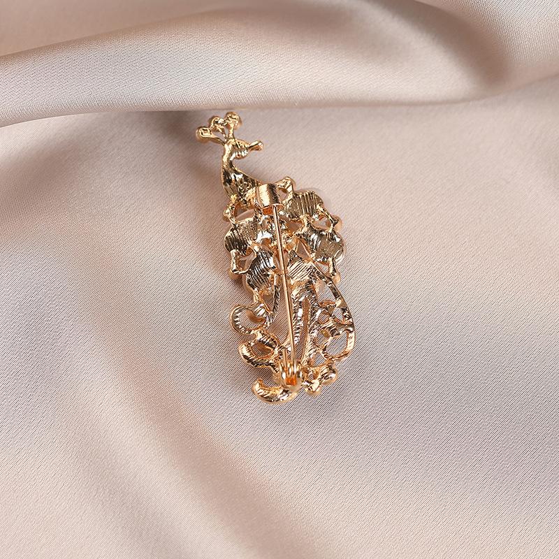 Alloy Peacock Brooch, Women's High-end, Light Luxury Water Diamond Flower Pin, Elegant Suit Coat Accessory