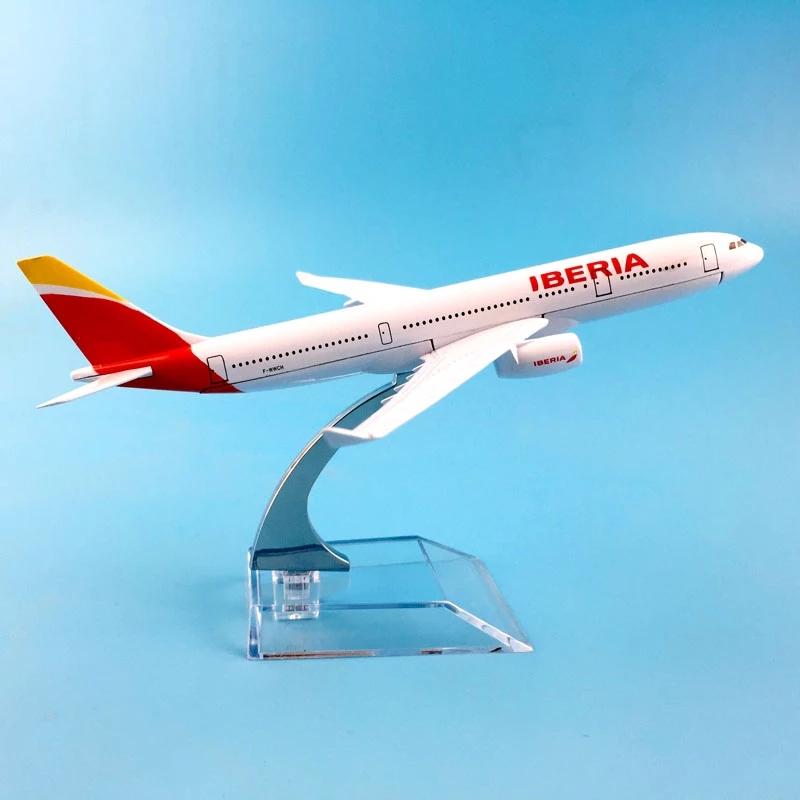 16CM Diecast Metal Spain Iberia Airlines Boeing 737 Aircraft Plane Model Toys For Childre Collection Display