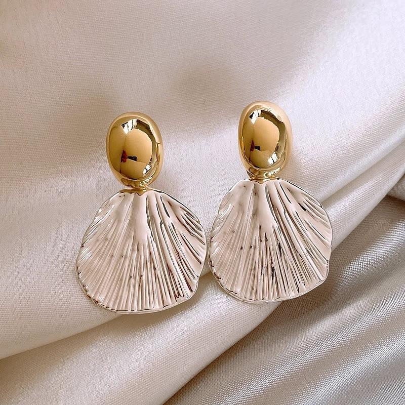 Trending Metal Shell Stud Earrings New In 2025 Fashion Jewelry Party Girls Texture Cheap Earring For Woman Wholesale Gifts