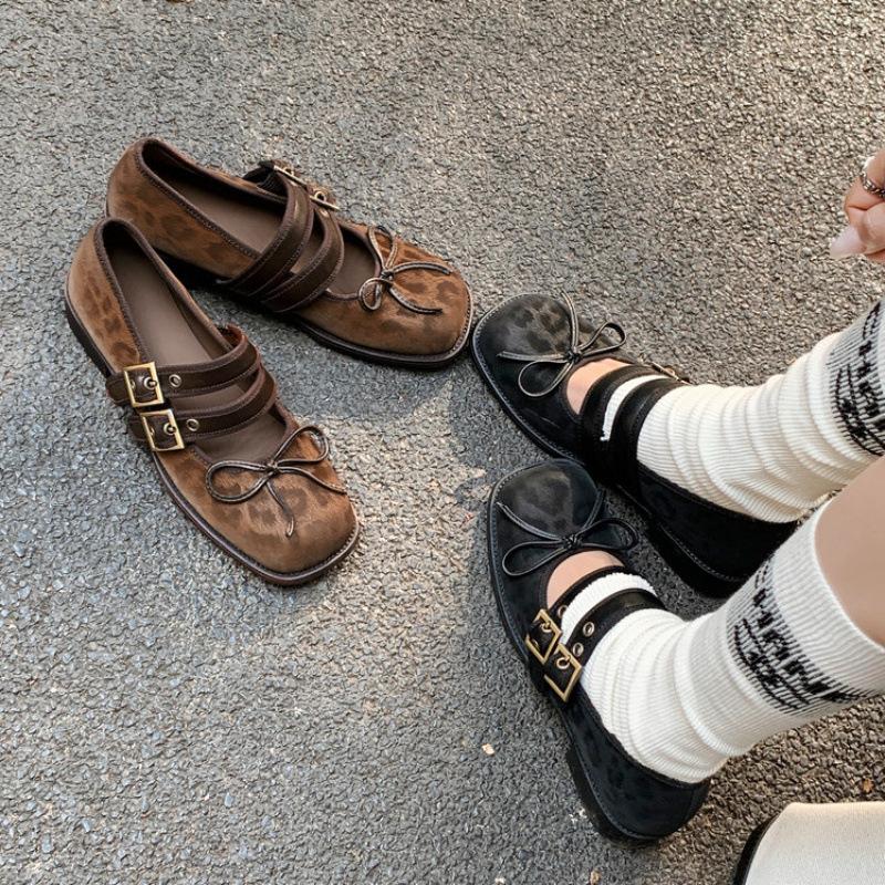 Spring and Autumn Round Head Fashion Single Shoes Women's Solid Color Non-slip Soft Sole Casual Low Heel Foot Cover Lazy Shoes Leather Four Seaso