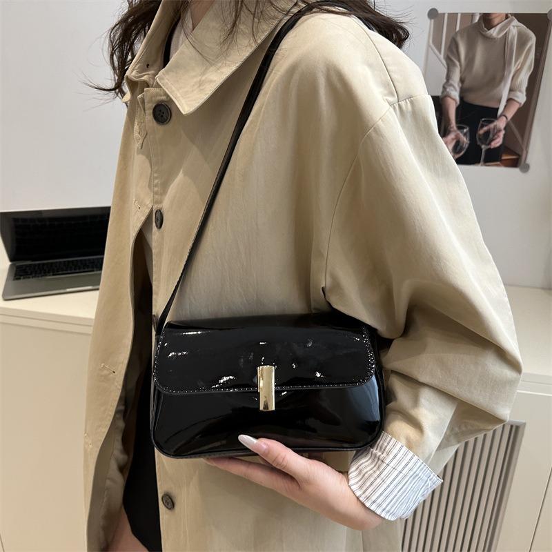 Small Bag Women's Versatile Small Square Bag Summer New Shoulder Bag Simple Lock Fashion Women's Bag